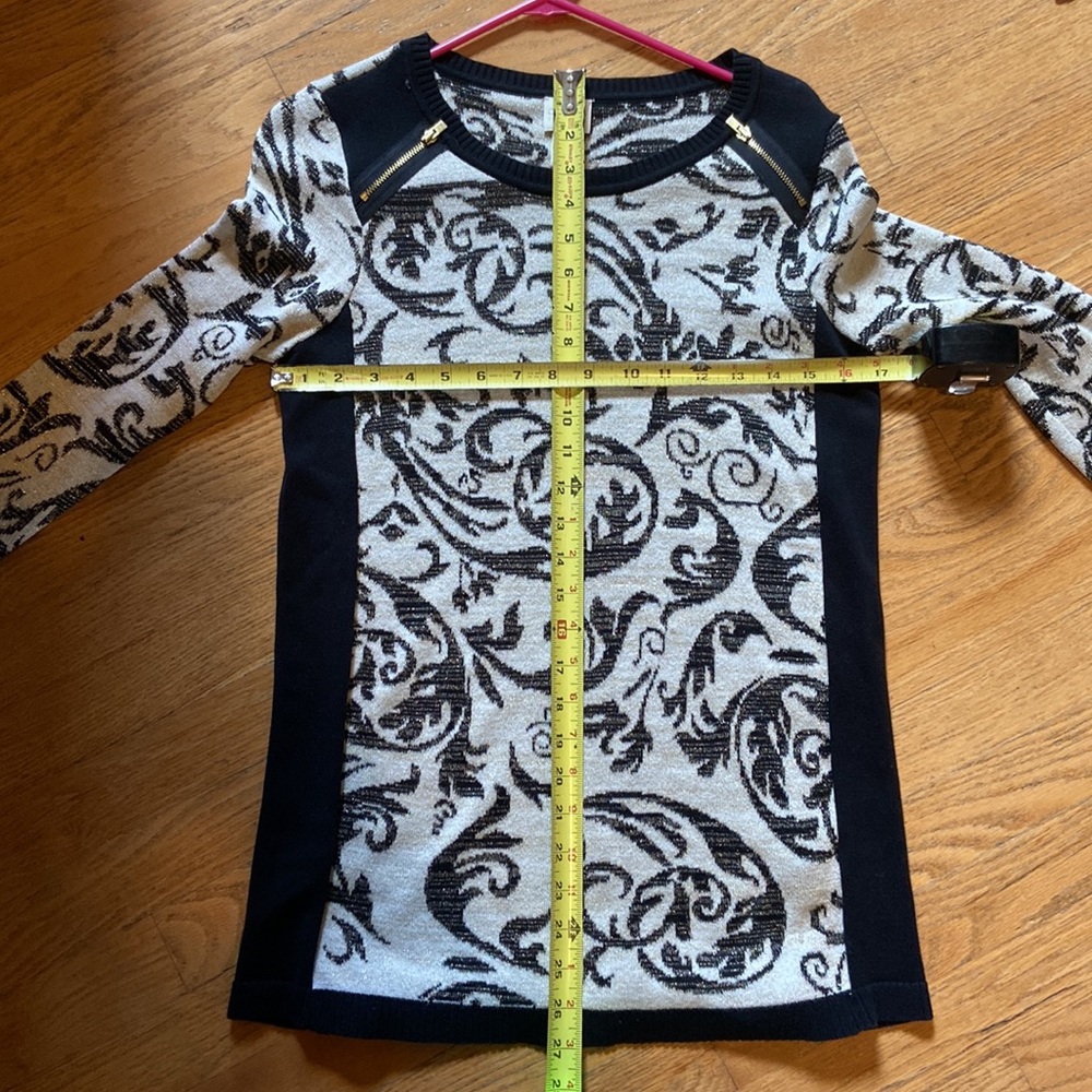 Hollister, Chico’s, Style & Company lot of 4 sweaters in good to VGU condition. - Picture 8 of 10